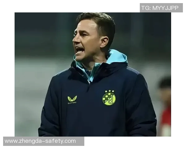 卡纳瓦罗足球明星壁纸精选展现传奇风采与激情瞬间